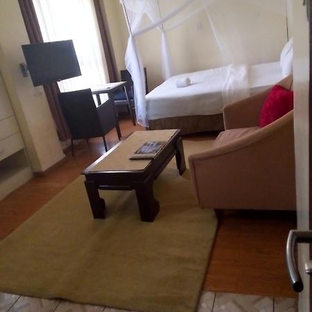 Eddy Suites, Emeli Hotel Nairobi Bagian luar foto