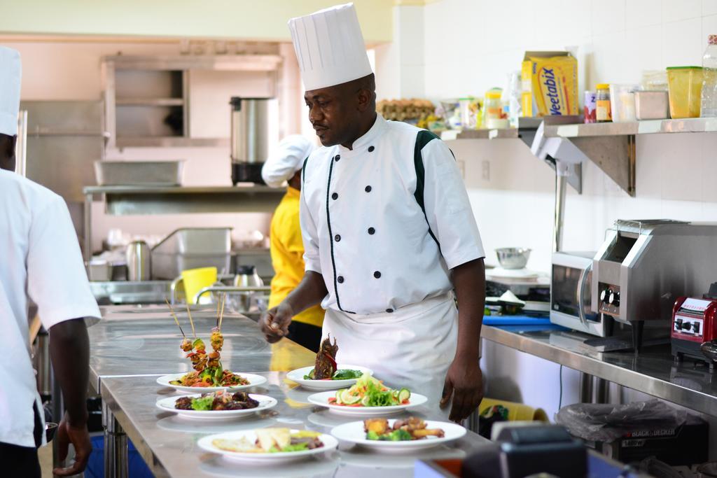 Eddy Suites, Emeli Hotel Nairobi Bagian luar foto