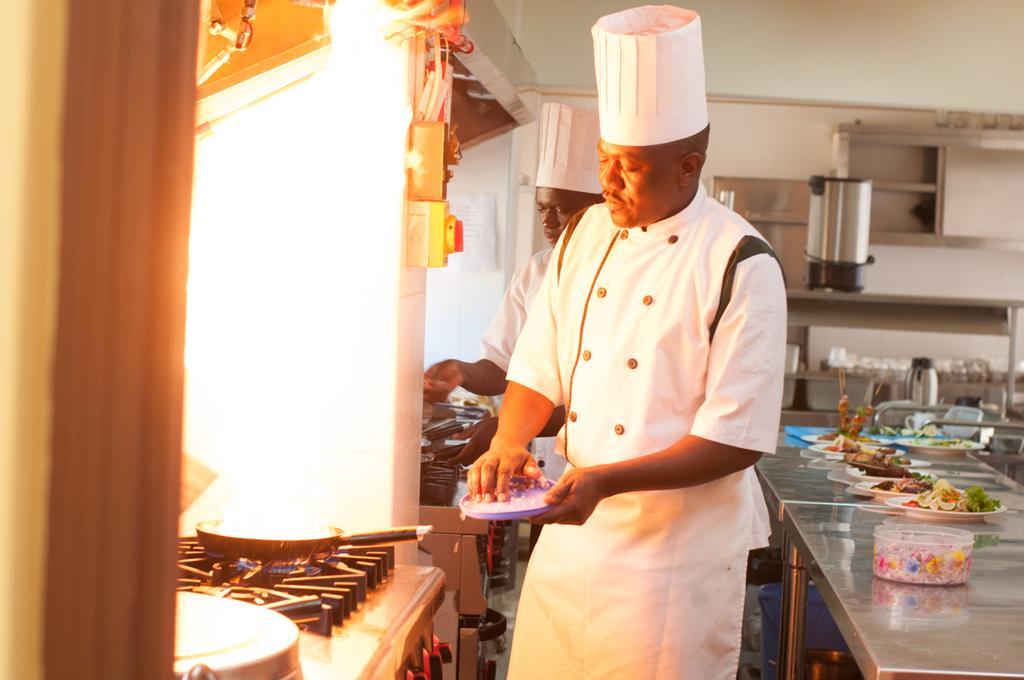 Eddy Suites, Emeli Hotel Nairobi Bagian luar foto
