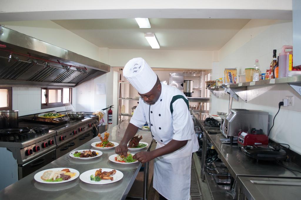 Eddy Suites, Emeli Hotel Nairobi Bagian luar foto