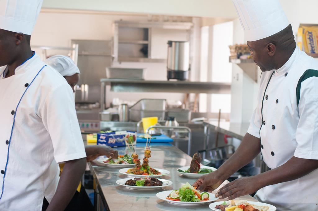 Eddy Suites, Emeli Hotel Nairobi Bagian luar foto